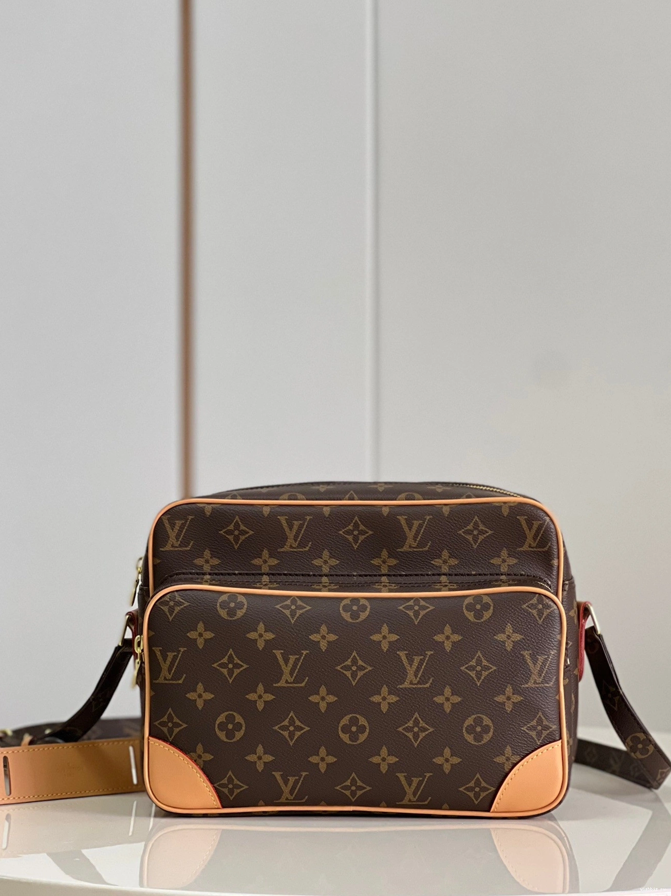 WIS MESSENGER LOUIS VUITTON 1016